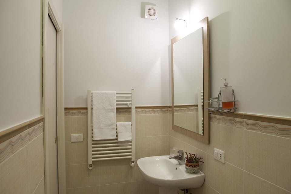 Bathroom sink