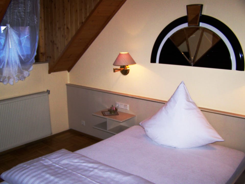 Comfort Single Room | Desk, free WiFi