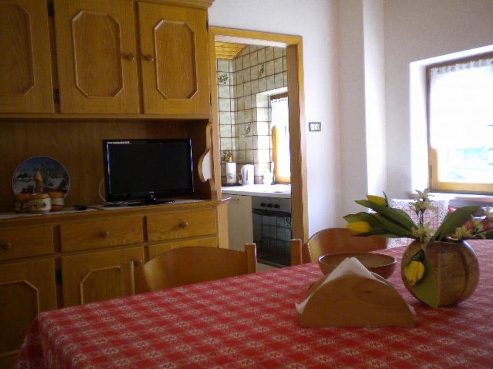 Apartment, 2 Bedrooms, Smoking, Balcony | Dining room