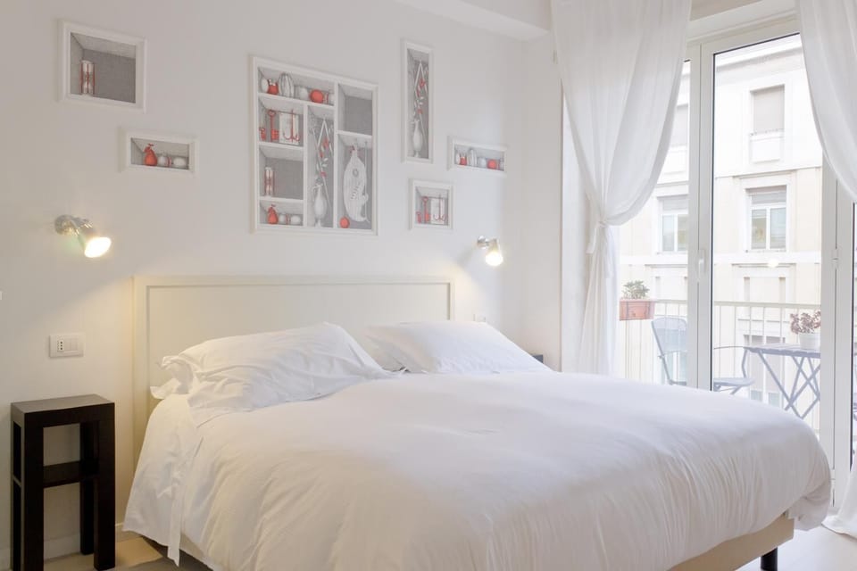 Premium bedding, in-room safe, desk, soundproofing