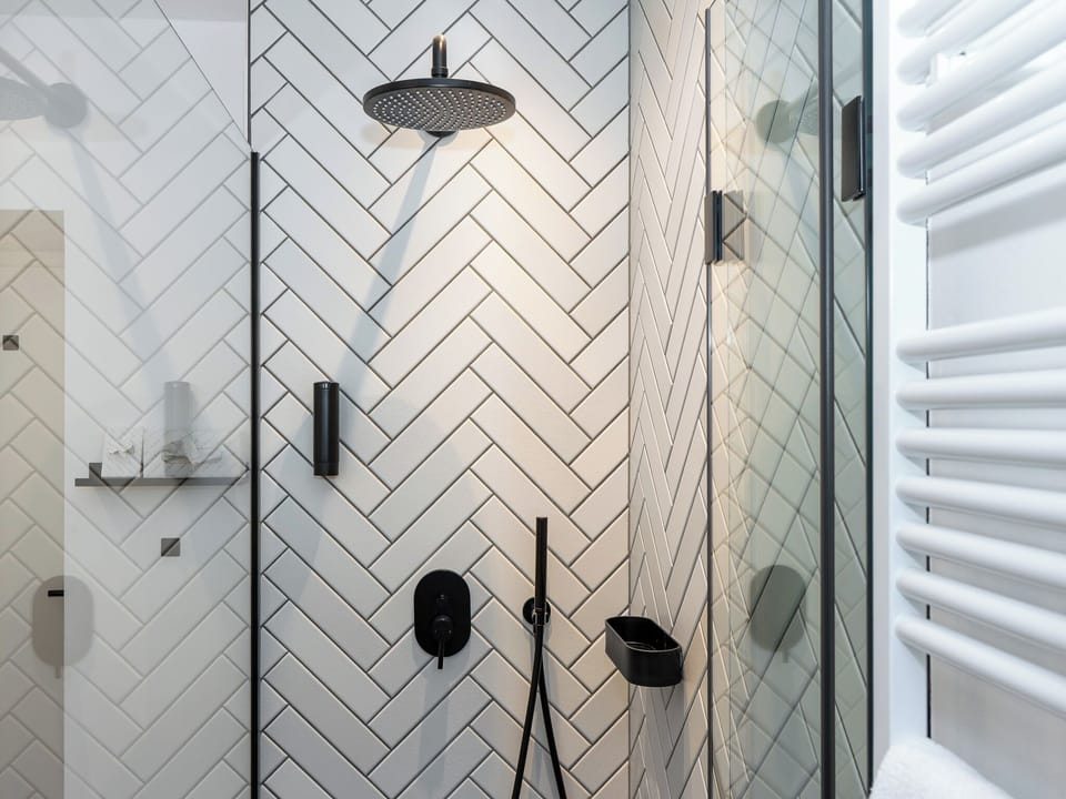 Premium Double Room | Bathroom | Shower, rainfall showerhead, free toiletries, hair dryer