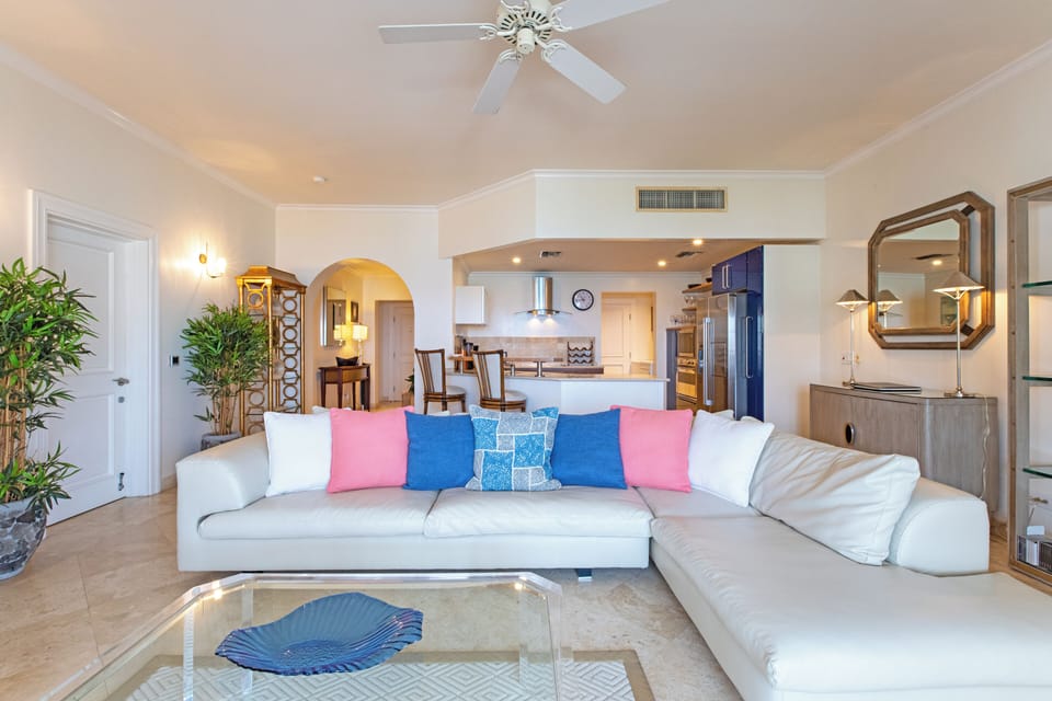 Condo, 2 Bedrooms | Living area