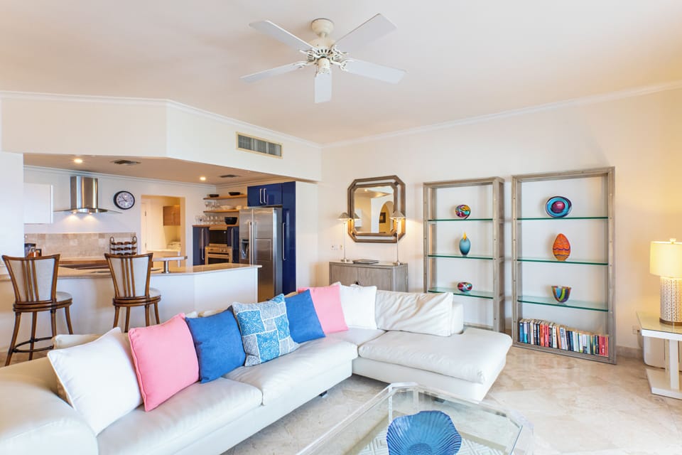 Condo, 2 Bedrooms | Living room