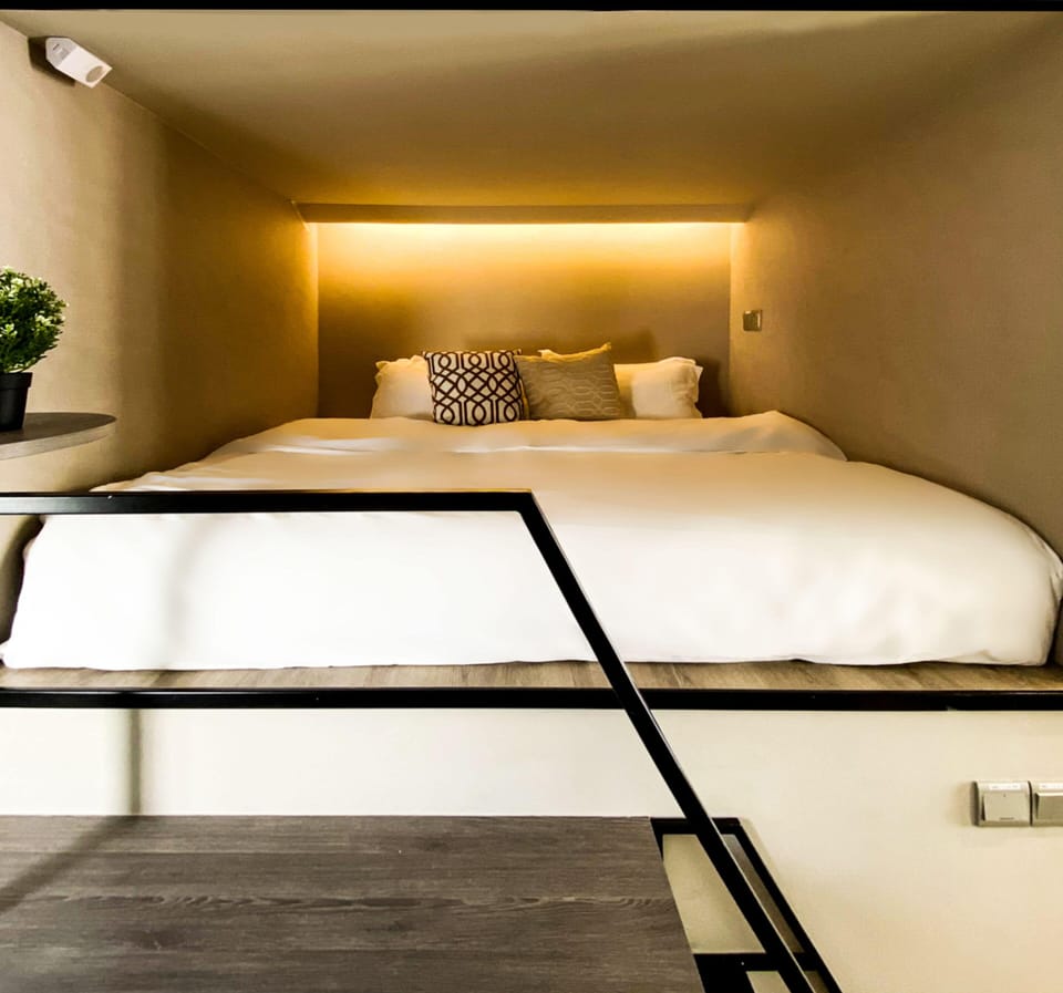 Desk, WiFi (free), bed sheets