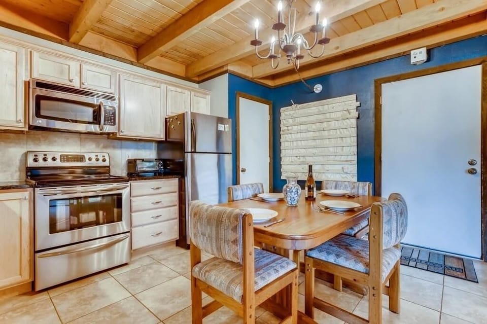 Condo, 2 Bedrooms | Private kitchen | Fridge, microwave, oven, coffee/tea maker
