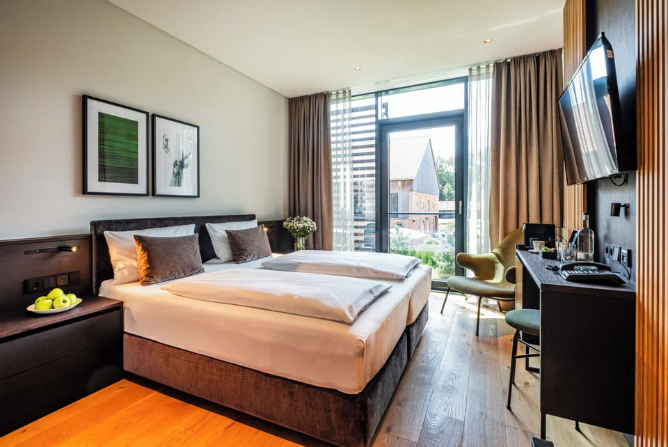 Superior | In-room safe, blackout drapes, soundproofing, free WiFi
