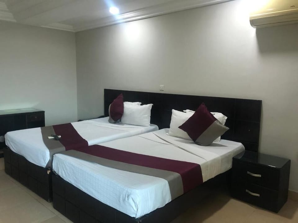 Executive Twin Room, 2 Bedrooms, Non Smoking, City View | Desk, laptop workspace, WiFi (free), bed sheets
