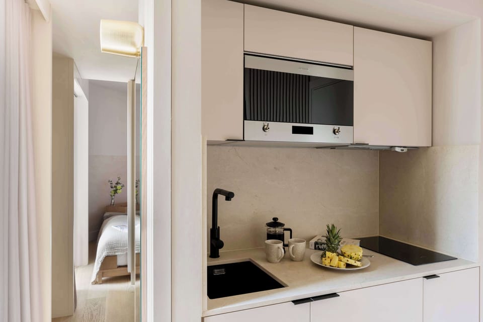 Cosy Studio - Corner | In-room safe, desk, blackout drapes, WiFi (free)