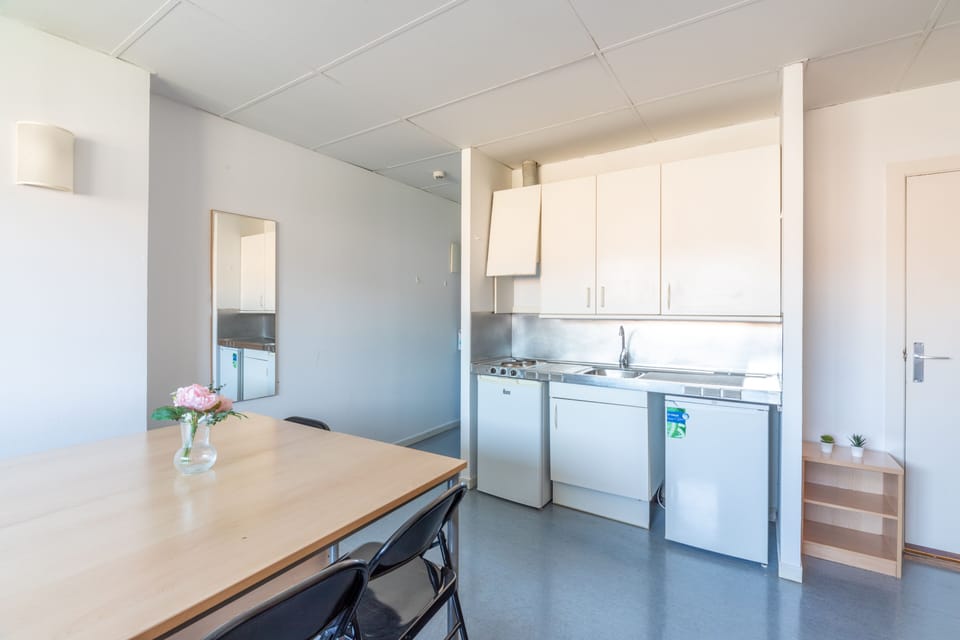 Standard Quadruple Room | Private kitchen | Fridge, microwave, cookware/dishes/utensils, kitchen islands