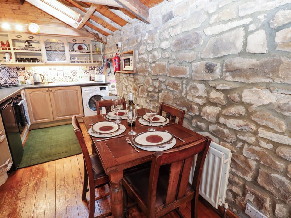 Cottage | Dining