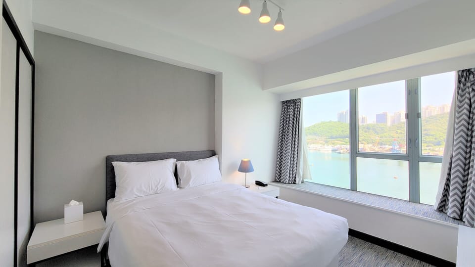Seaview Suite | Minibar, soundproofing, free WiFi, bed sheets