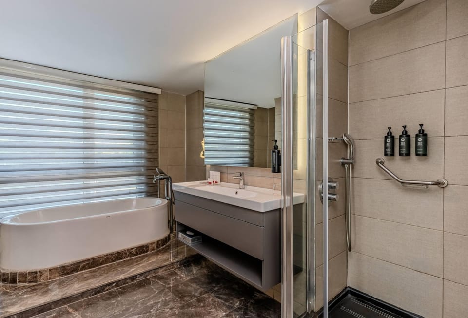 Rainfall showerhead, free toiletries, hair dryer, slippers