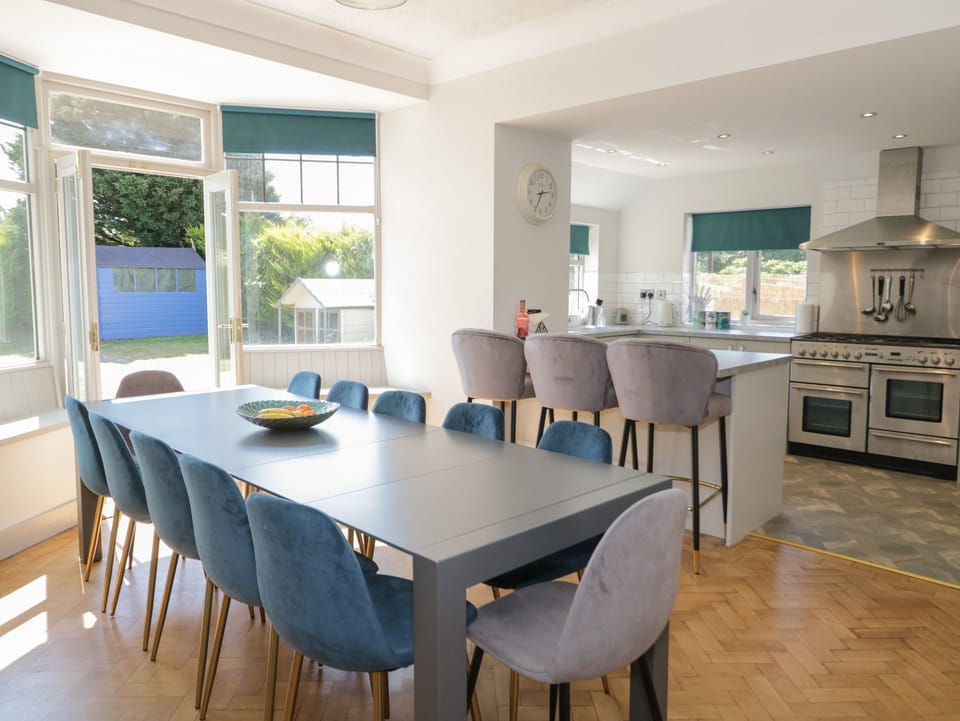 Cottage | Private kitchen | Fridge, microwave, dishwasher, electric kettle