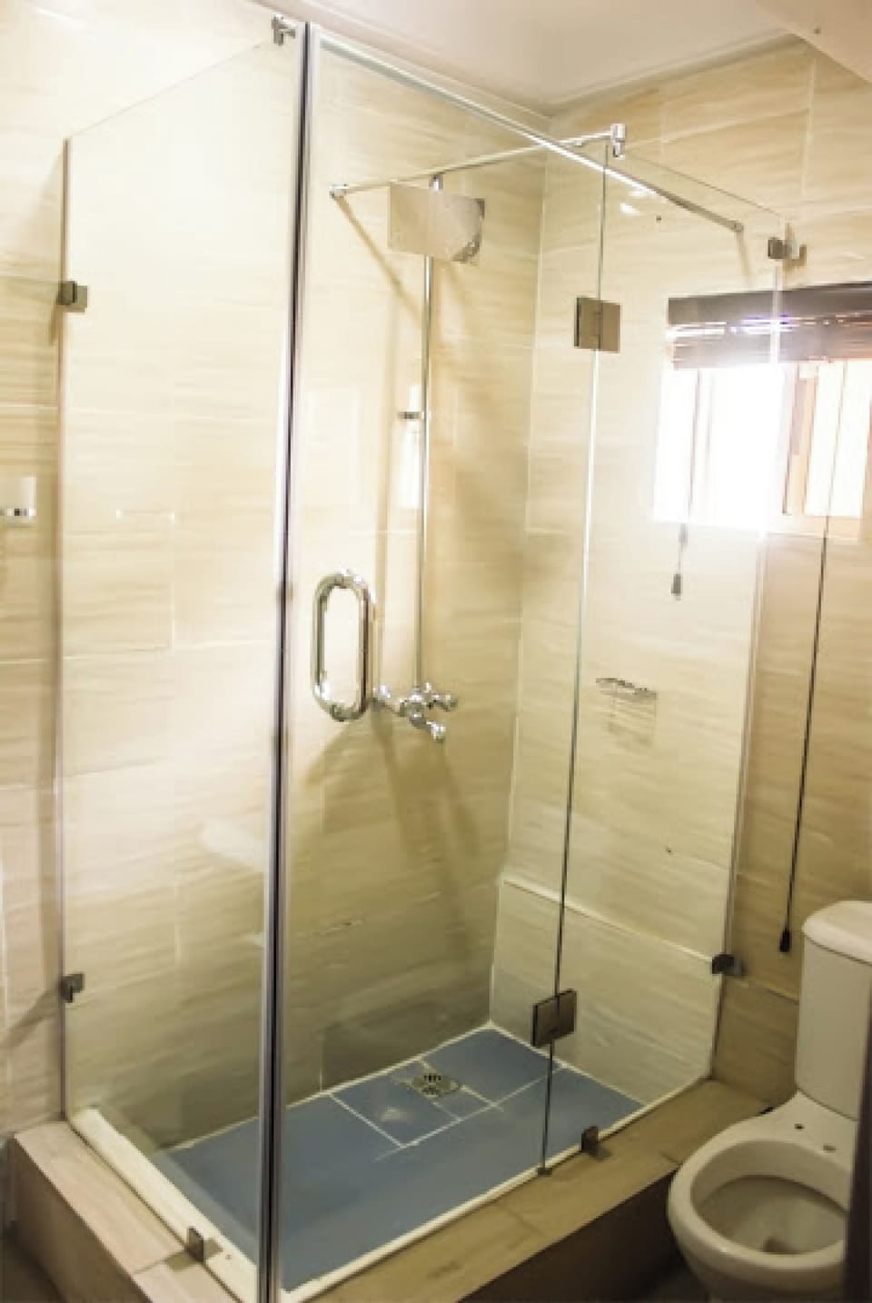 Room, 1 Bedroom, Accessible, Smoking | Bathroom shower