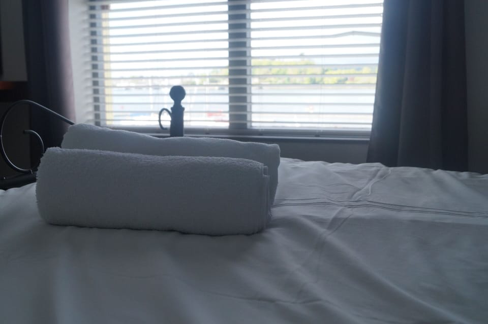 Superior Double Room, Ensuite, Marina View (R1)