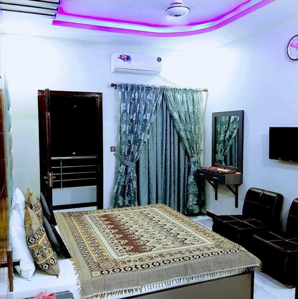 WiFi (free), bed sheets