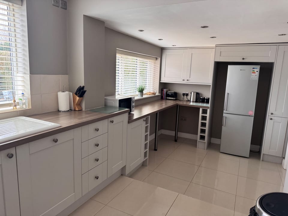 House | Private kitchen | Fridge, microwave, oven, stovetop