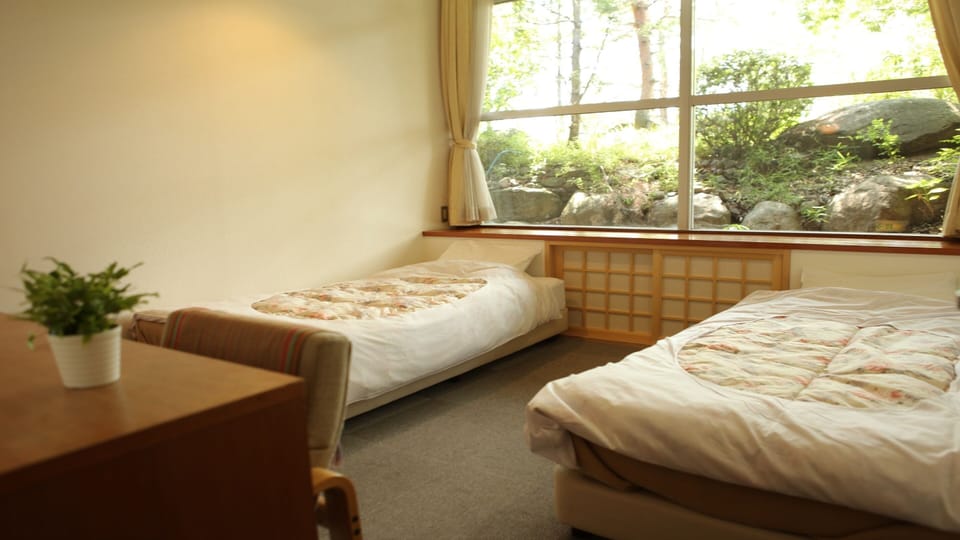 Business Twin Room | Premium bedding, minibar, in-room safe, desk