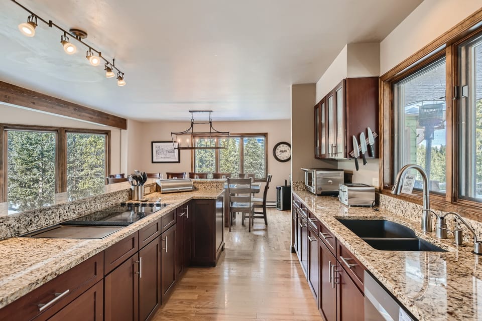 House, 5 Bedrooms | Private kitchen | Coffee/tea maker, fridge, oven, toaster