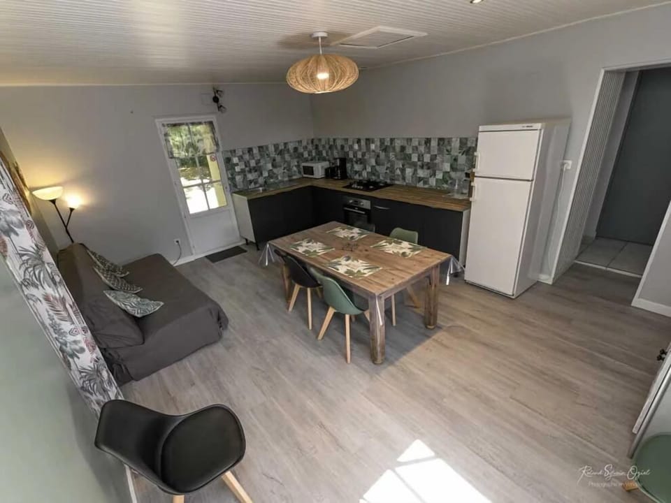 Comfort Cottage, Pool View | Living area | Table tennis