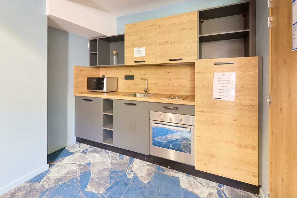 Classic Shared Dormitory | In-room dining