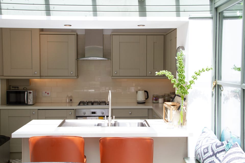 Luxury Cottage, Private Bathroom, Canal View | Shared kitchen