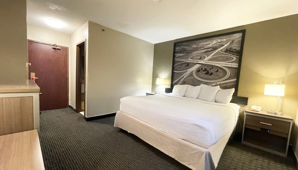 Premium bedding, desk, iron/ironing board, free cribs/infant beds