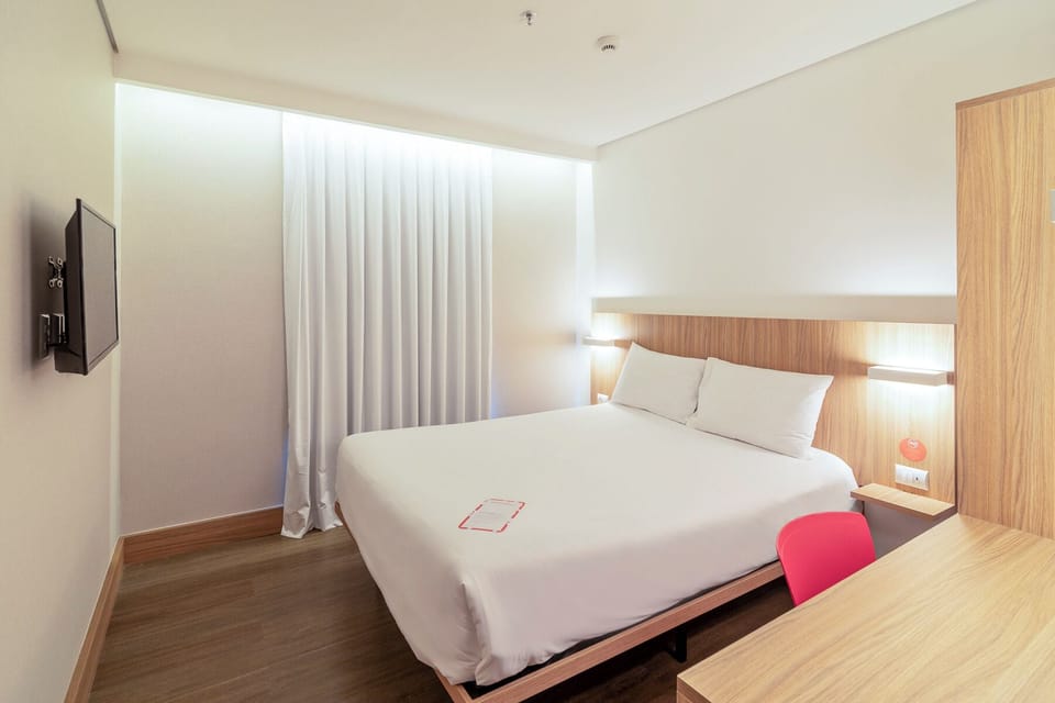 Standard Double Room | Minibar, in-room safe, desk, laptop workspace