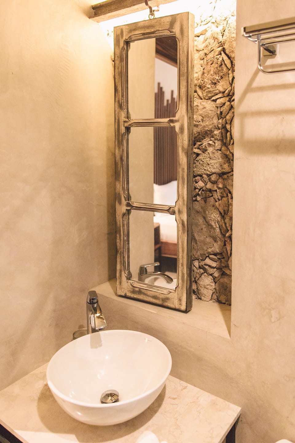 Shower, eco-friendly toiletries, bathrobes, towels