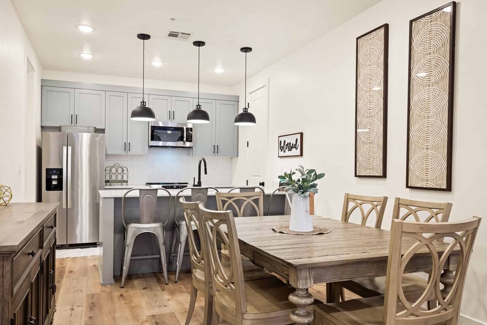 Condo, 3 Bedrooms | Dining