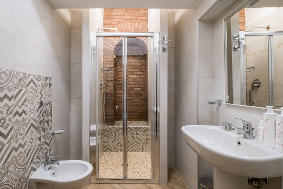 Apartment | Bathroom | Shower, hair dryer