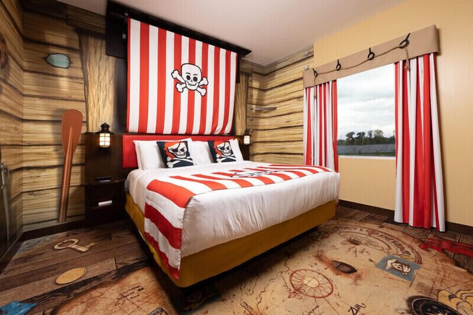 Pirate Premium Theme | Desk, laptop workspace, WiFi (free), bed sheets