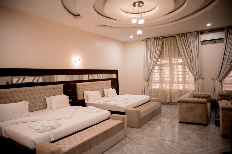 Royal Double Room Single Use | Individually decorated, individually furnished, desk, laptop workspace