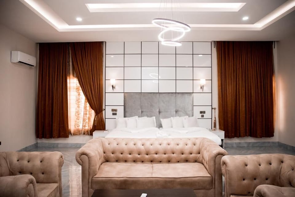 Presidential Suite | Individually decorated, individually furnished, desk, laptop workspace