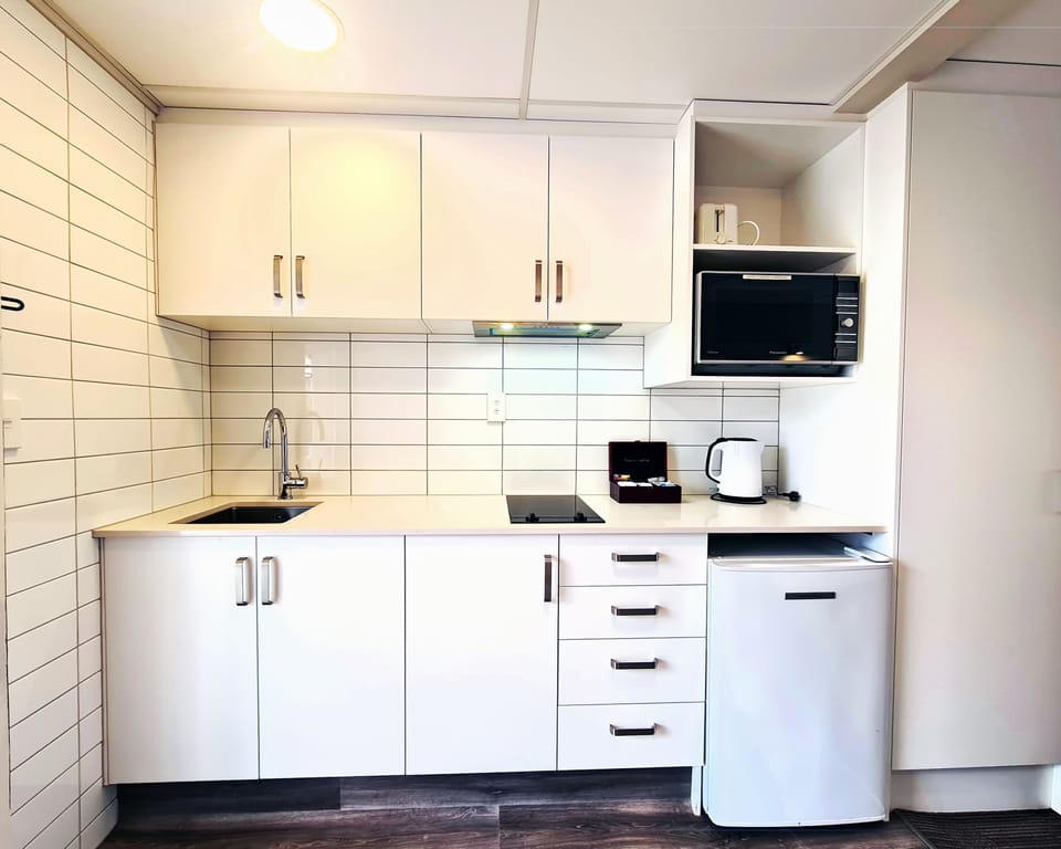 Coffee/tea maker, mini-fridge, electric kettle, toaster