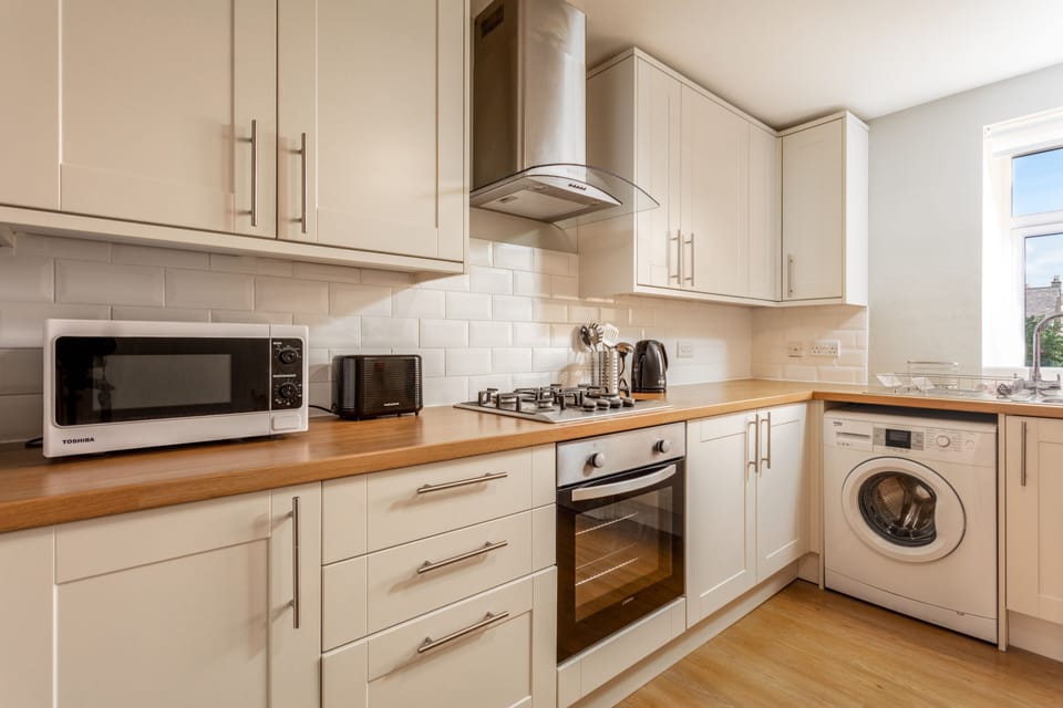Comfort Apartment, 2 Bedrooms | Private kitchen | Fridge, microwave, oven, dishwasher