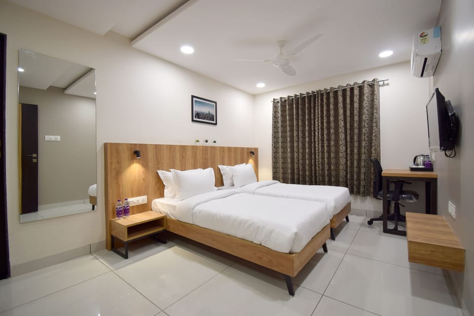 Deluxe Twin Room | Premium bedding, desk, laptop workspace, soundproofing