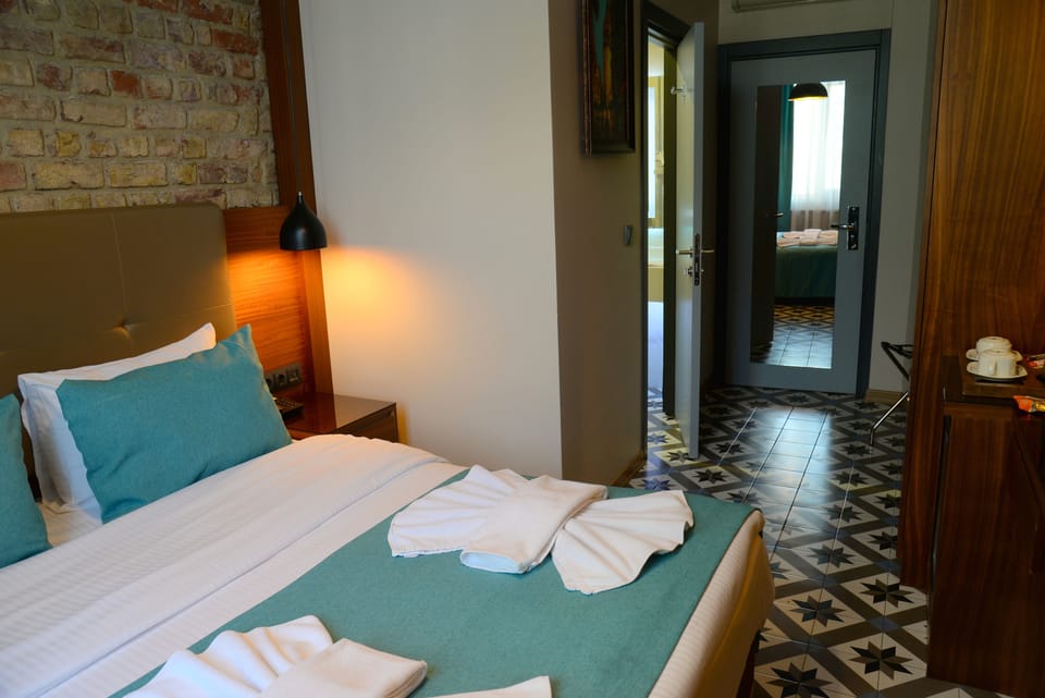 Standard Room | Premium bedding, minibar, in-room safe, laptop workspace