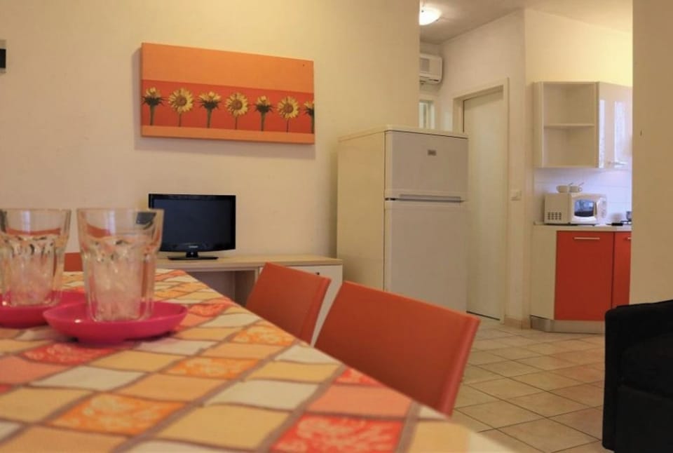 Apartment, 2 Bedrooms, Balcony | Dining room