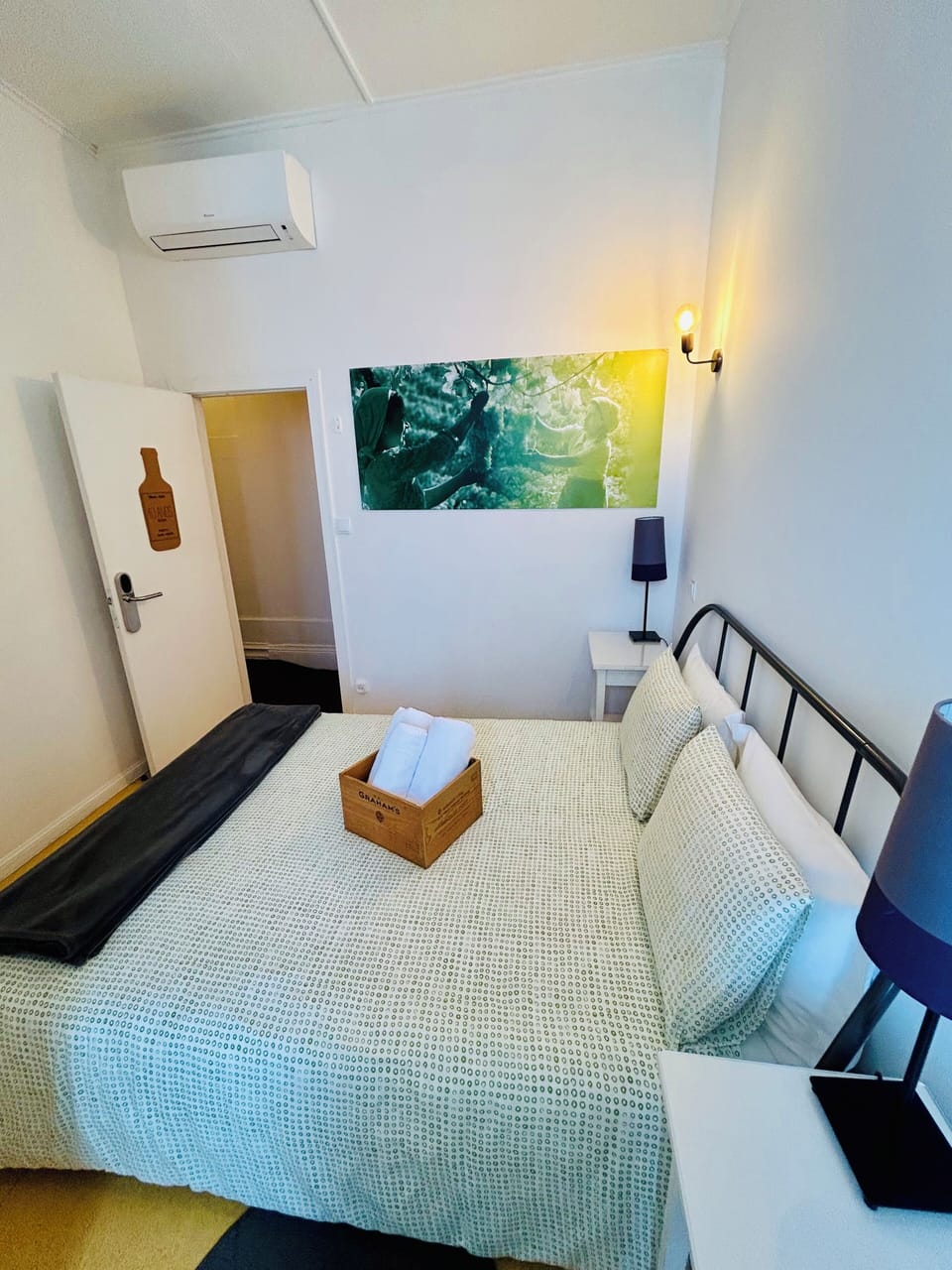 Double Room | Blackout drapes, iron/ironing board, free WiFi, bed sheets