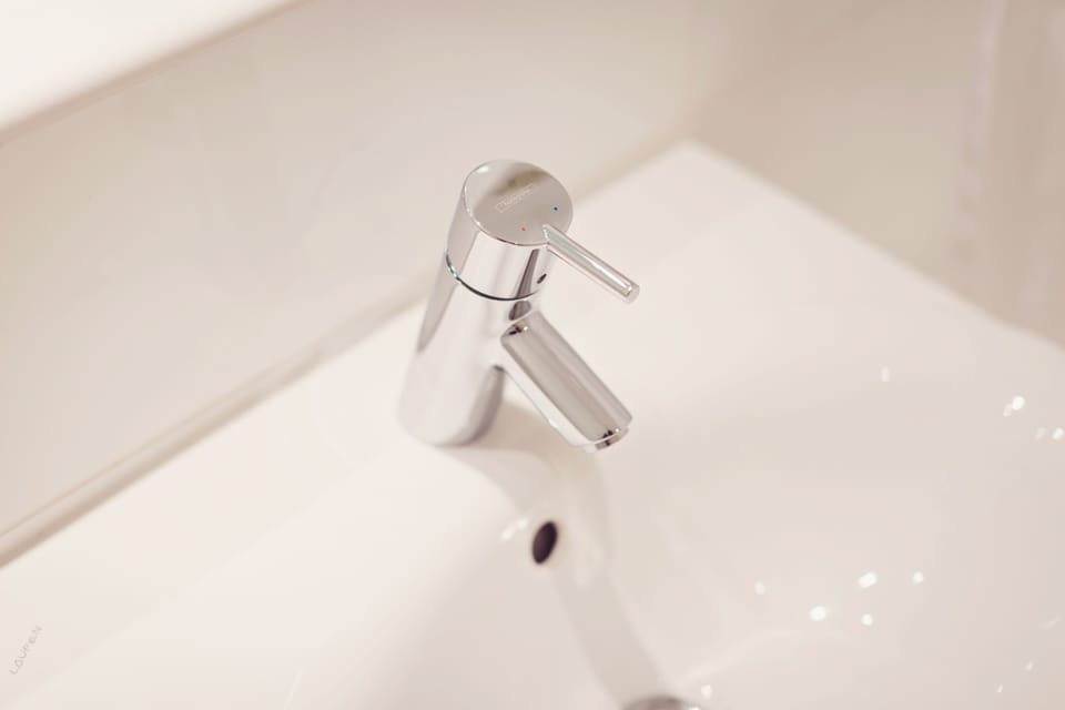 Deep soaking tub, free toiletries, hair dryer, towels