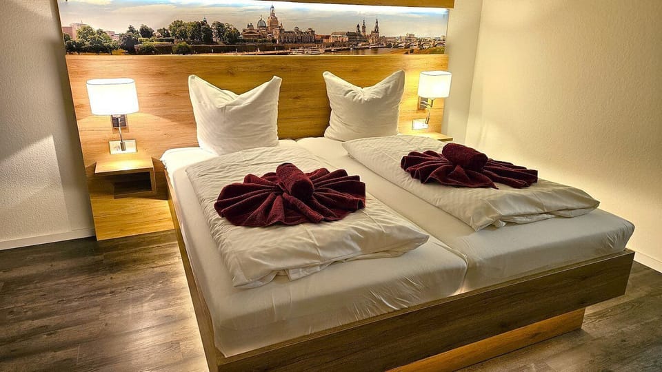 Deluxe Double Room | Hypo-allergenic bedding available, desk, soundproofing, WiFi (free)
