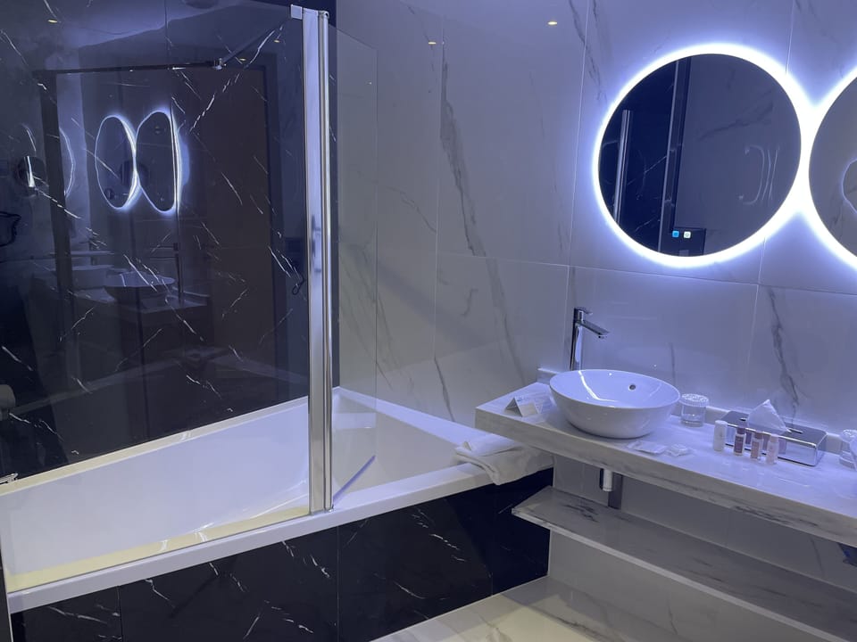Premium Double Room | Bathroom | Hair dryer, towels