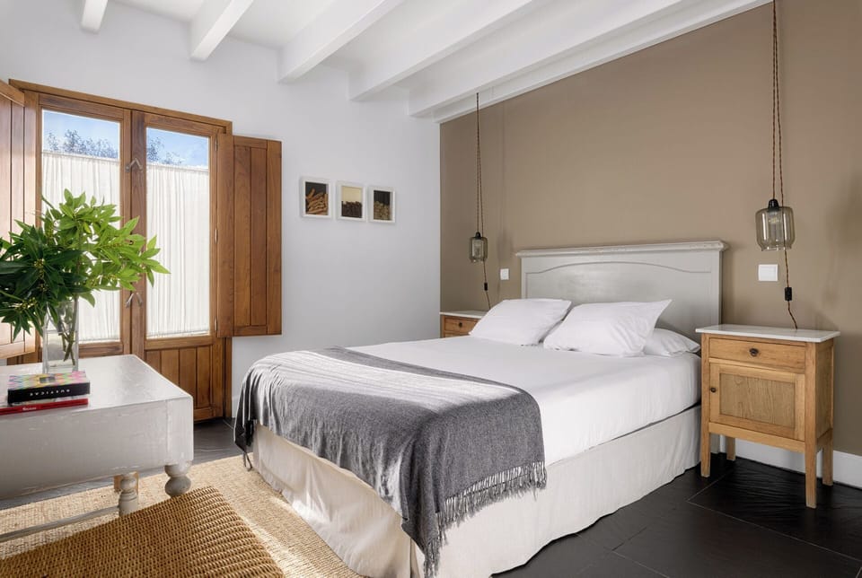 Economy Room | Frette Italian sheets, down comforters, memory foam beds