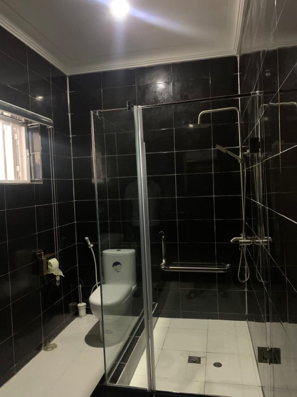 Family Apartment | Bathroom | Shower, rainfall showerhead, towels