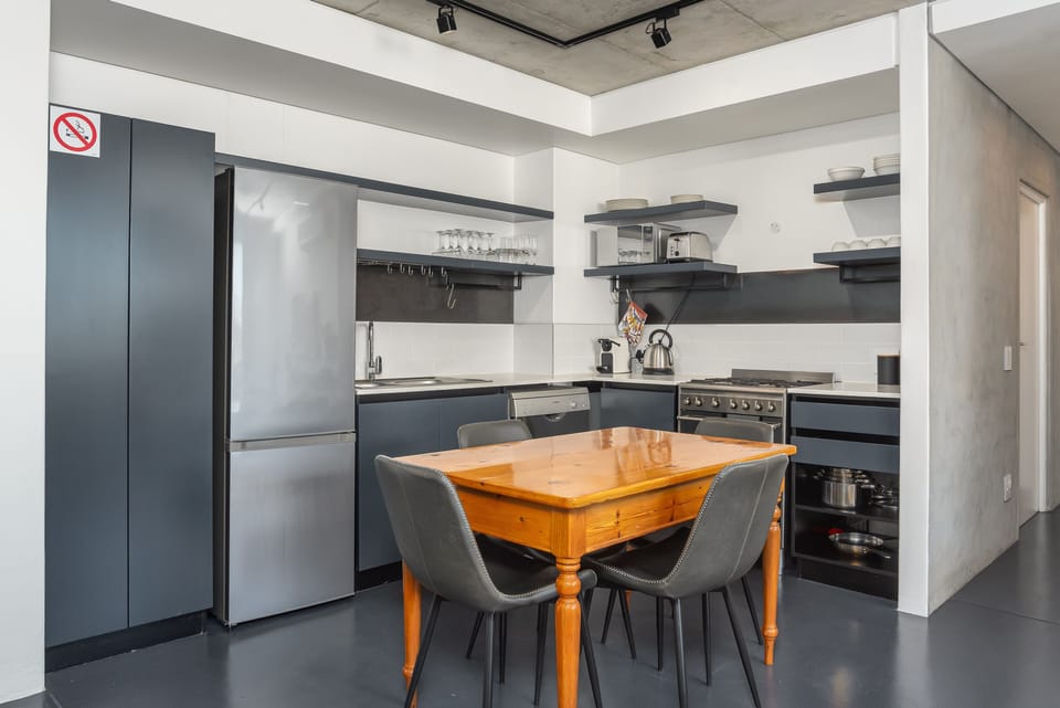 Classic Apartment | Private kitchen | Full-size fridge, microwave, oven, stovetop