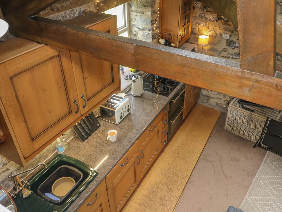 Cottage | Private kitchen | Fridge, dishwasher, cookware/dishes/utensils