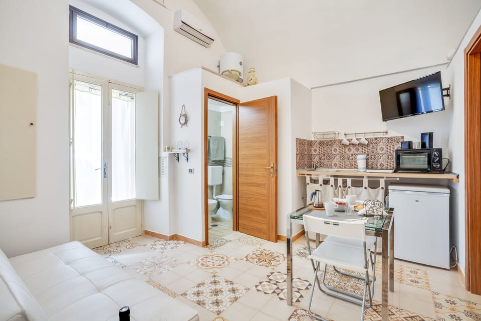 Apartment | Private kitchen | Mini-fridge, microwave, stovetop, electric kettle