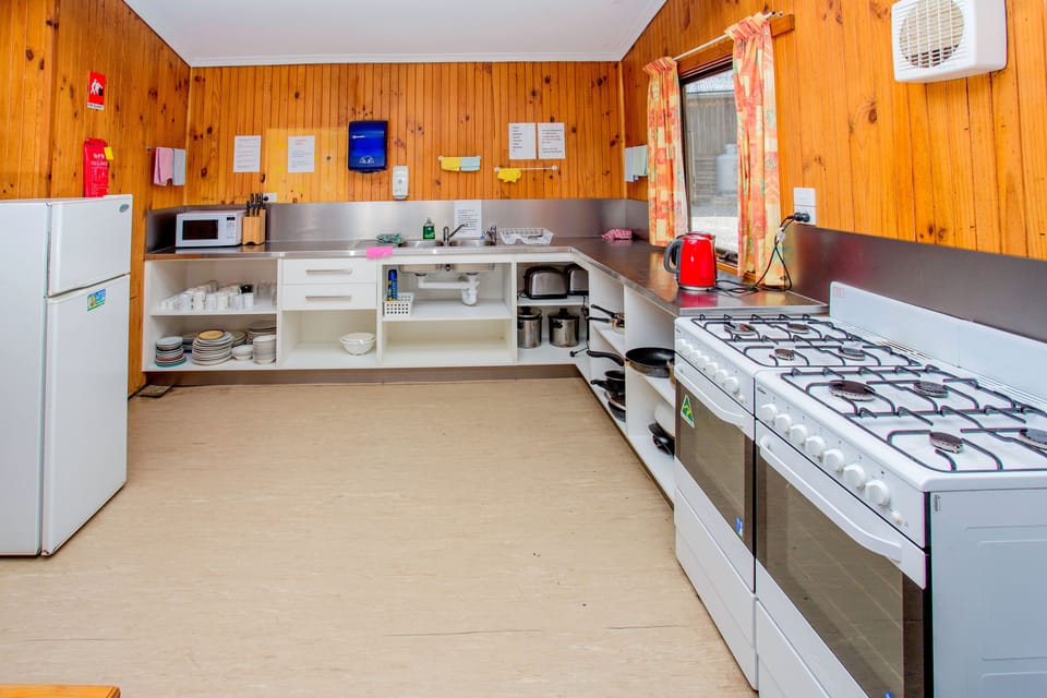 Economy Dorm (Shared Amenities) | Shared kitchen