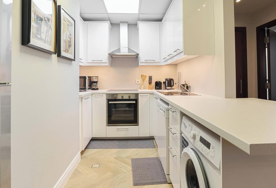 Design Apartment, 1 Bedroom | Private kitchen | Full-size fridge, microwave, oven, stovetop